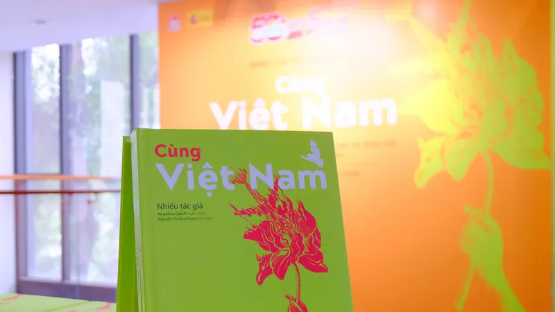 Tập thơ phản chiến từng bị cấm ở Tây Ban Nha ra mắt bạn đọc Việt Nam