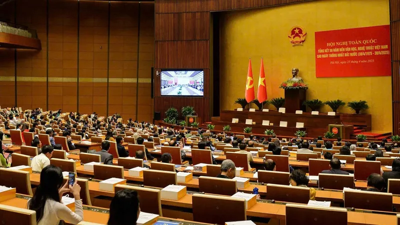 Xây dựng văn học nghệ thuật Việt Nam hiện đại, đậm đà bản sắc dân tộc
