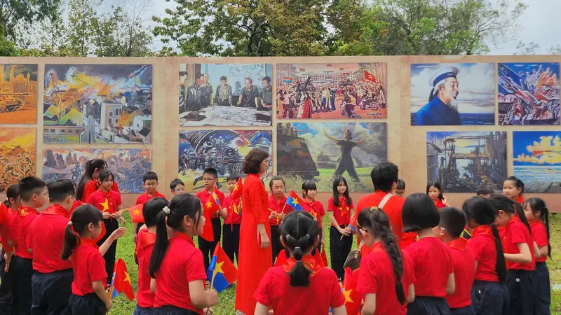 Triển lãm “Bài ca thống nhất” tái hiện ký ức hào hùng của dân tộc