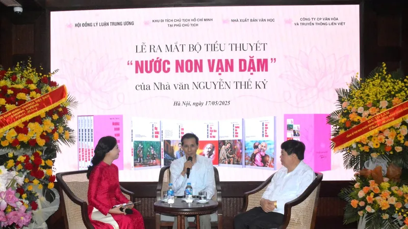 Ra mắt trọn bộ tiểu thuyết lịch sử về Chủ tịch Hồ Chí Minh
