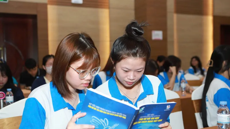 Tôn vinh đóng góp của phụ nữ và báo chí nữ trong 100 năm Báo chí Cách mạng Việt Nam