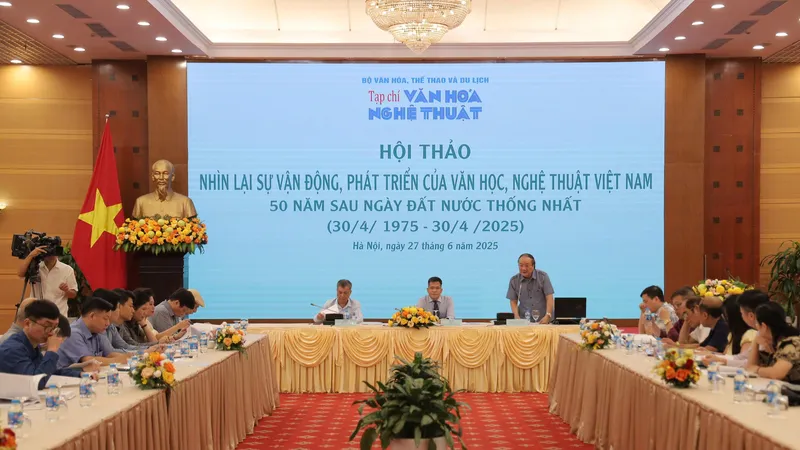 Hội thảo khoa học “Nhìn lại sự vận động, phát triển của văn học, nghệ thuật Việt Nam 50 năm sau ngày đất nước thống nhất”