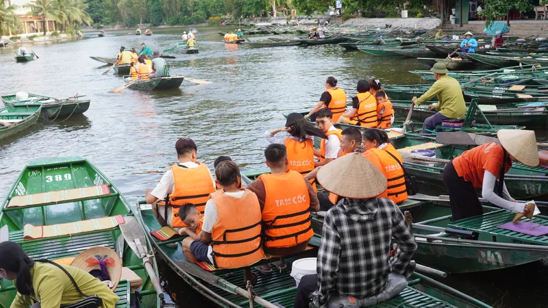 Sở Du lịch Ninh Bình lên tiếng về thông tin du khách bị mắc kẹt tại Tam Cốc – Bích Động