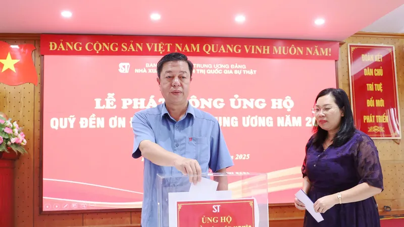 Nhà Xuất bản Chính trị quốc gia Sự thật phát động ủng hộ Quỹ Đền ơn đáp nghĩa