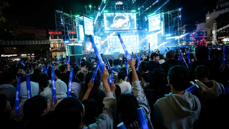 Hà Nhi, Vũ Thảo My… khuấy động không khí khai mạc Giải Marathon quốc tế tại Hà Nội 2025