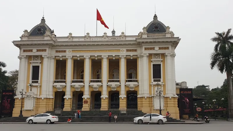 Kể câu chuyện của nhà hát trăm năm bằng ánh sáng