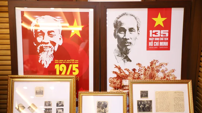 Bảo tàng Hồ Chí Minh tiếp nhận nhiều tài liệu, hiện vật quý về Bác Hồ 