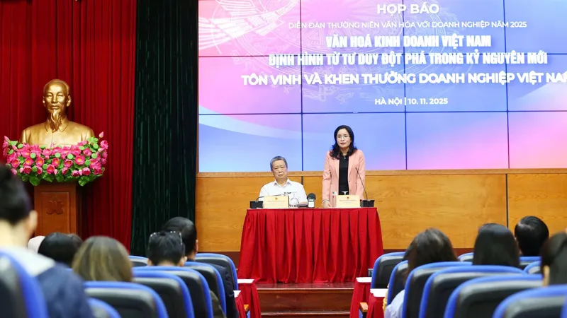 Quang cảnh buổi họp báo giới thiệu “Diễn đàn thường niên văn hóa với doanh nghiệp” năm 2025