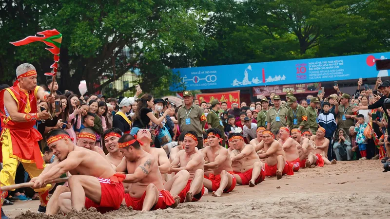 9 đội kéo co tiêu biểu giao lưu tại đền Trấn Vũ 