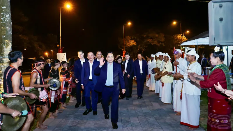 Thủ tướng Phạm Minh Chính dự khai mạc Tuần “Đại đoàn kết các dân tộc - Di sản văn hóa Việt Nam”. Ảnh: VIẾT CHUNG 