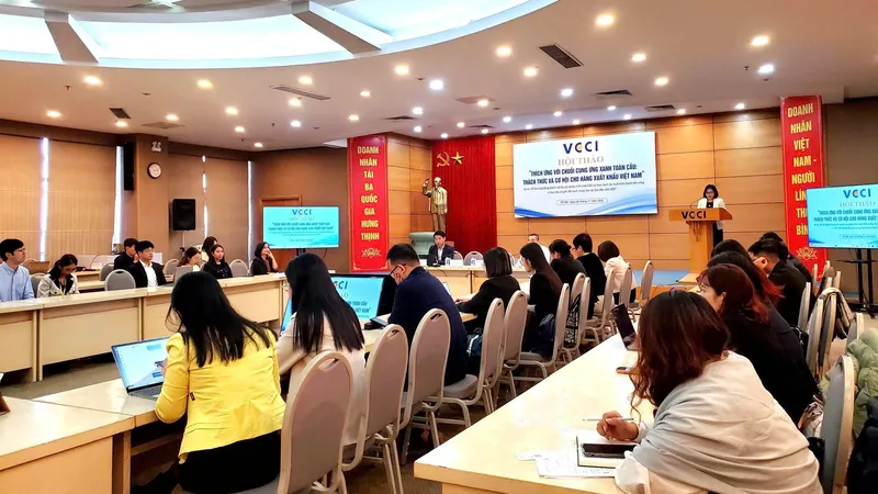 Quang cảnh hội thảo. Ảnh: HÀ NGUYỄN