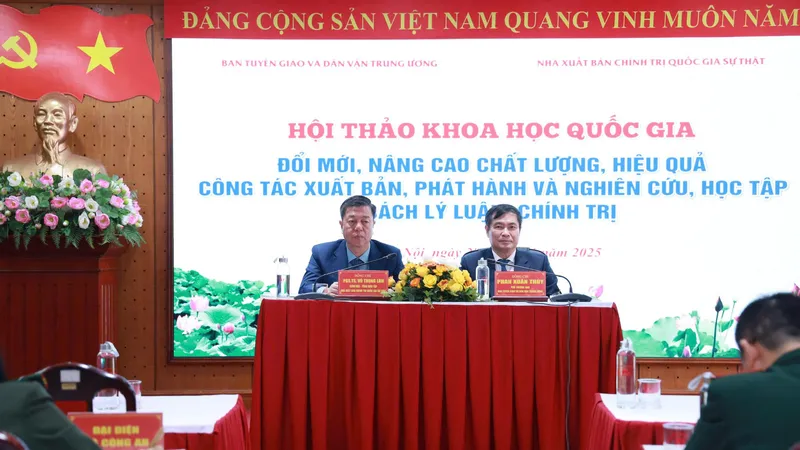 Tìm giải pháp để sách lý luận không “cất kho”