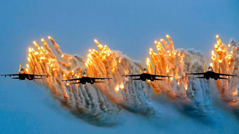 Tác phẩm “Sức mạnh của "hổ mang chúa" SU-30mk2” của Nguyễn Tiến Anh Tuấn