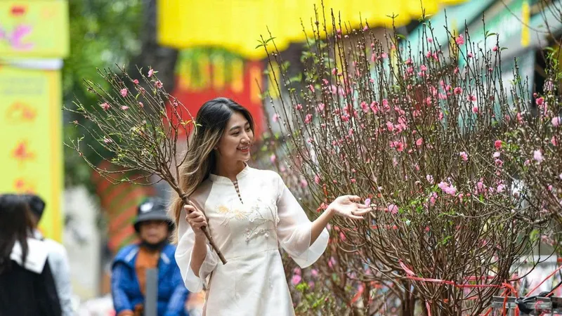 Rộn ràng chợ hoa xuân phố cổ Hà Nội