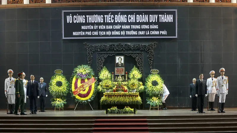 Lễ tang cấp Nhà nước nguyên Phó Chủ tịch Hội đồng Bộ trưởng Đoàn Duy Thành được tổ chức trọng thể vào sáng 12-2. Ảnh: VIẾT CHUNG