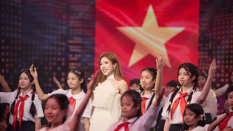 Ca sĩ Trang Pháp biểu diễn trong Gala Việc tử tế Tết Bính Ngọ 2026