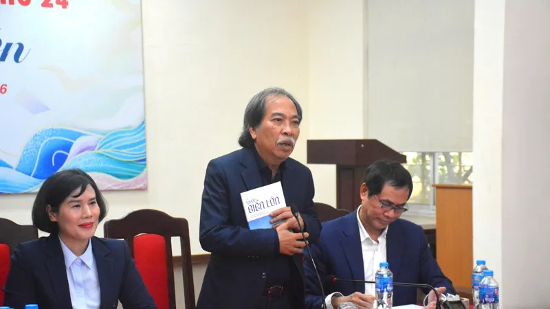 Nhà thơ Nguyễn Quang Thiều nói về tập thơ đặc biệt về biển sẽ được ra mắt trong dịp này