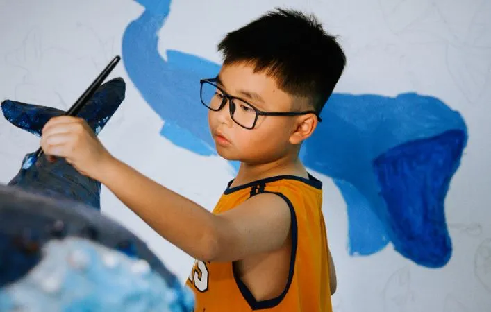 Nguyễn Minh Quân (11 tuổi) tác giả bộ tranh Tiếng nói đại dương, được lọt vào Top 10. Ảnh: BÁO THỂ THAO VÀ VĂN HÓA