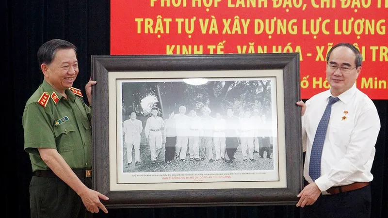 Phối hợp đảm bảo an ninh trật tự gắn với phát triển kinh tế, xã hội trên địa bàn TPHCM