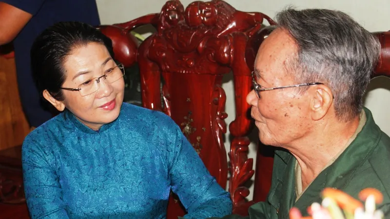Lãnh đạo TPHCM thăm, chúc thọ người cao tuổi 