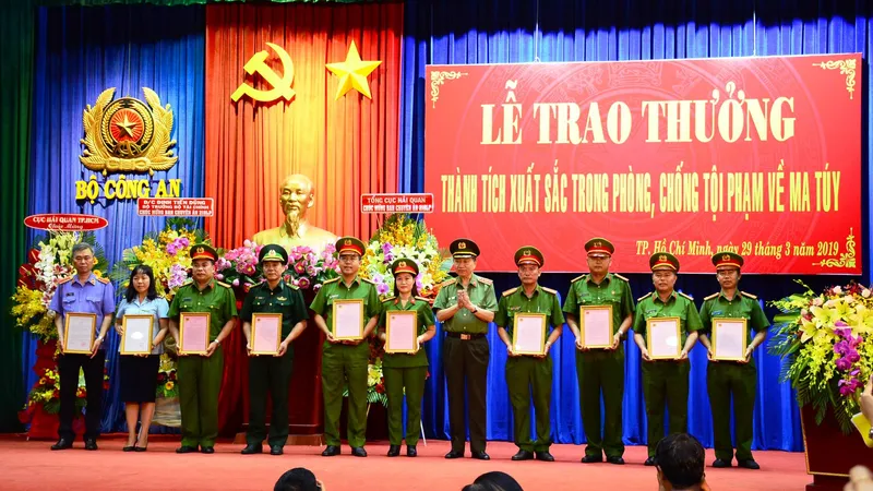 Khen thưởng các đơn vị phá các đường dây mua bán ma túy “khủng”