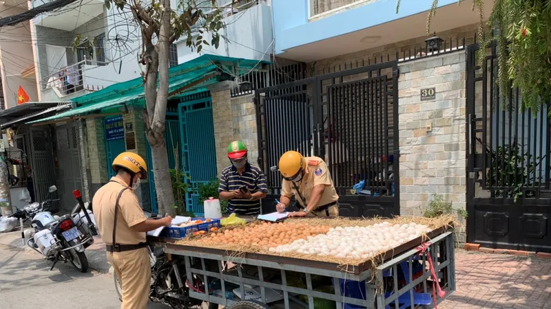 Tập trung xử lý xe tự chế quanh chợ đầu mối Bình Điền và các cửa hàng vật liệu xây dựng