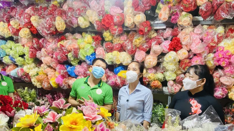 Ra mắt Phố chuyên doanh hoa vải Chợ Lớn