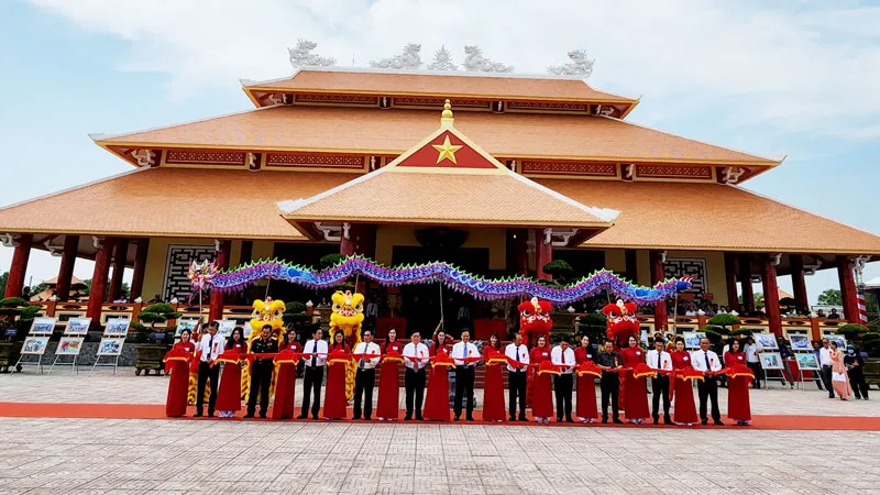 Khánh thành Khu chứng tích chiến tranh rừng tràm Bang Biện Phú và Đền thờ anh hùng liệt sĩ, người có công