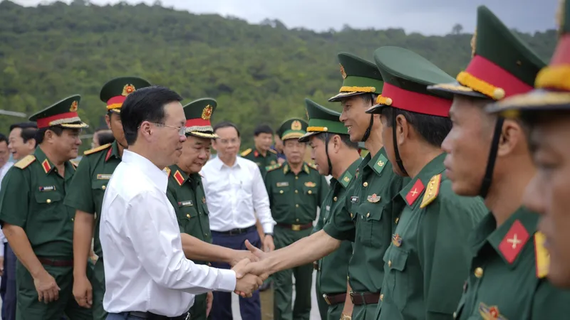 Chủ tịch nước Võ Văn Thưởng thăm, tặng quà tết tại đảo tiền tiêu Thổ Châu