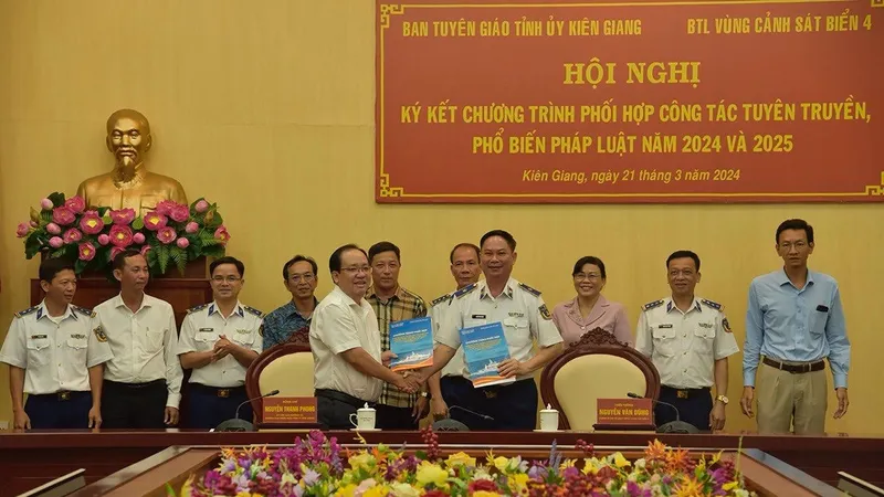 Phối hợp tuyên truyền chống khai thác IUU tại Kiên giang