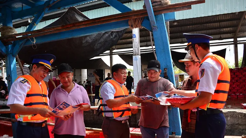 Vùng Cảnh sát biển 4 phối hợp tỉnh Kiên Giang tuyên truyền chống khai thác IUU
