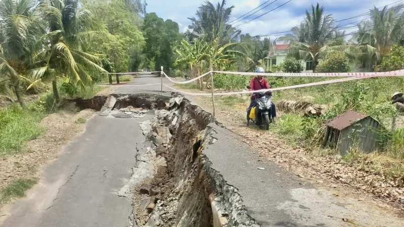Tỉnh lộ 965 (Kiên Giang) sạt lở nghiêm trọng