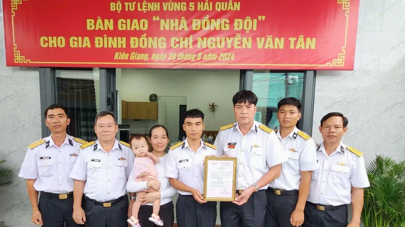 Bộ Tư lệnh Vùng 5 Hải quân bàn giao “Nhà đồng đội”