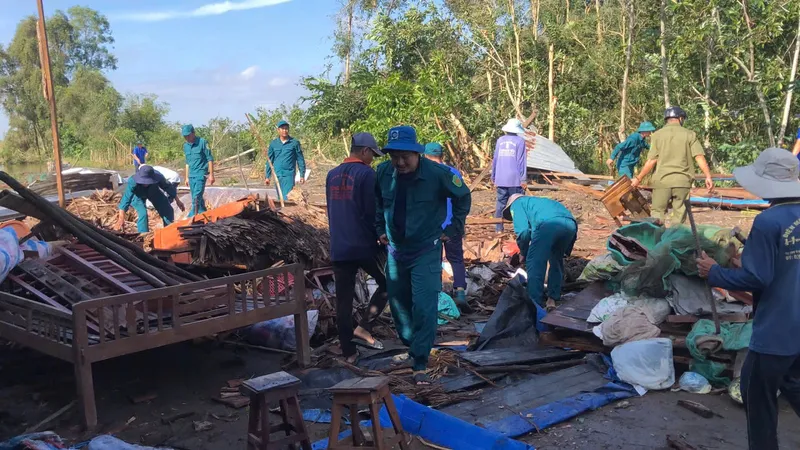 Kiên Giang: Lốc xoáy làm hư hỏng 52 căn nhà, nhiều người nhập viện