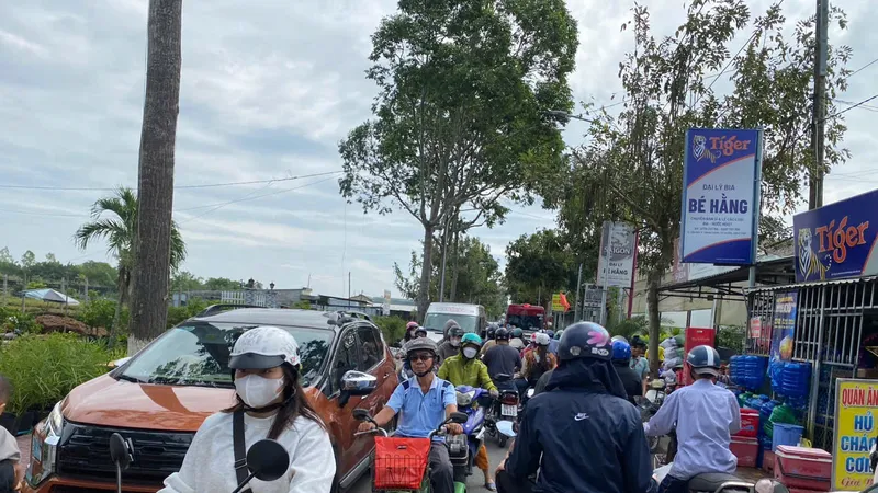 Du khách đến tham quan Làng hoa Sa Đéc ngày đầu năm đông, giao thông ùn ứ