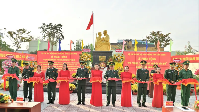Kiên Giang: Khánh thành tượng đài “Bác Hồ với chiến sĩ biên phòng”