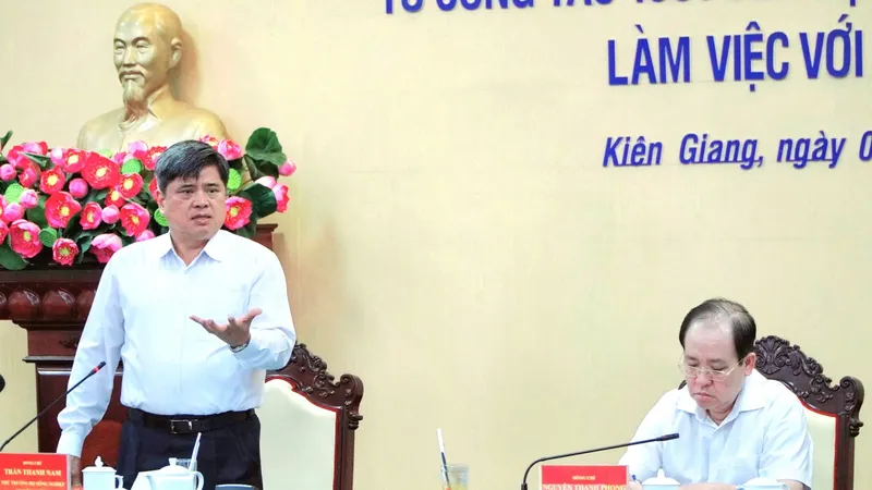 Chống buôn lậu, hàng giả phải thường xuyên