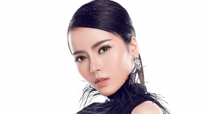 Ca sĩ Kim Thành. 