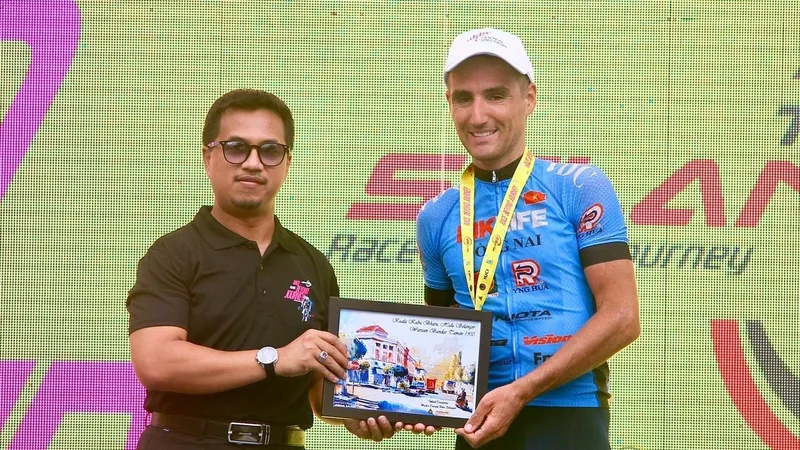 Loic đang đứng thứ 2 Bảng tổng sắp. 