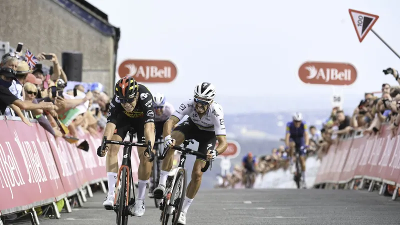 Chiến thắng suýt sao của Van Aert trước Alaphilippe 