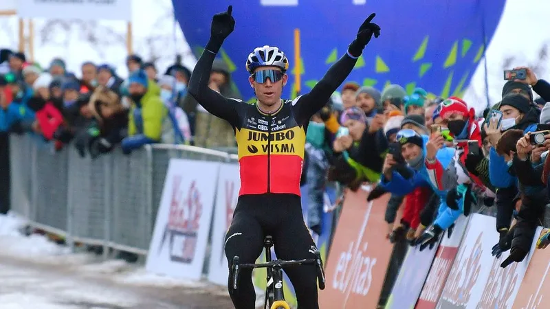 Van Aert đi solo về đích