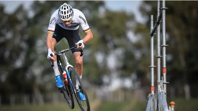 Mathieu van der Poel cũng là một tay đua mạnh của thế giới