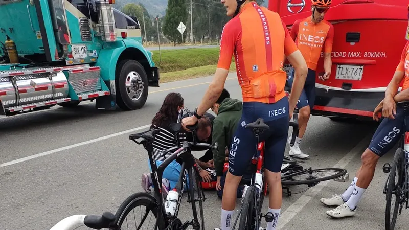 Egan Bernal đã gặp tai nạn khi tông xe buýt