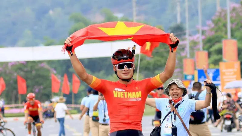 Quàng Văn Cường ăn mừng chiến thắng. Ảnh: DŨNG PHƯƠNG