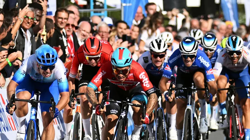 Lotto-Soudal lúng sâu trong khủng hoảng thành tích khi ngôi sao Caleb Ewan mất phong độ
