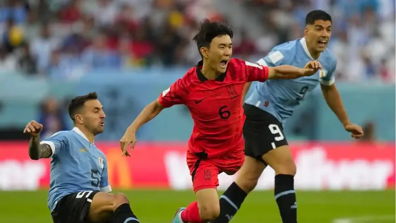 Hàn Quốc ra quân thành công khi có điểm trước Uruguay