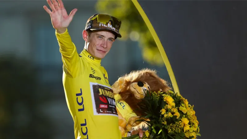 Jonas Vingegaard sẽ trở lại bảo vệ áo vàng Tour de France