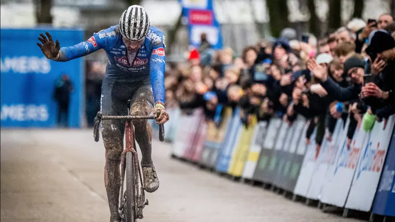 Mathieu van der Poel không ăn mừng tại đích đến