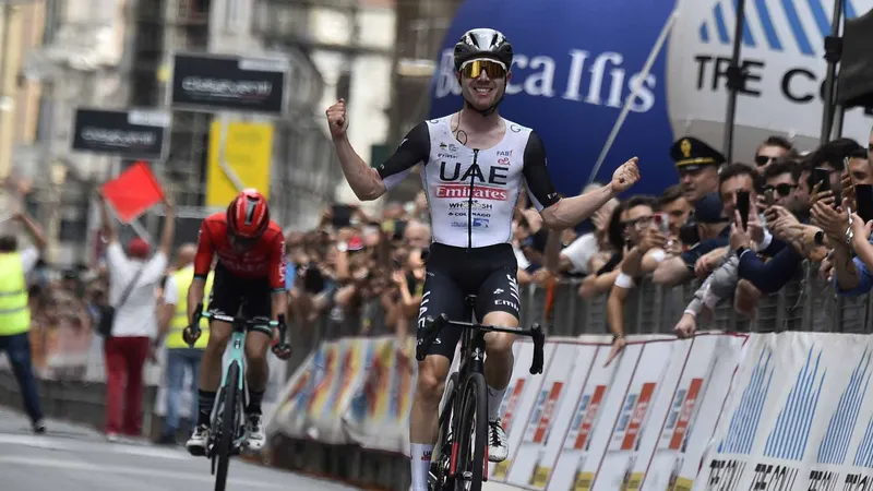 Marc Hirschi tung nước rút chiến thắng Giro dell'Appennino 2023
