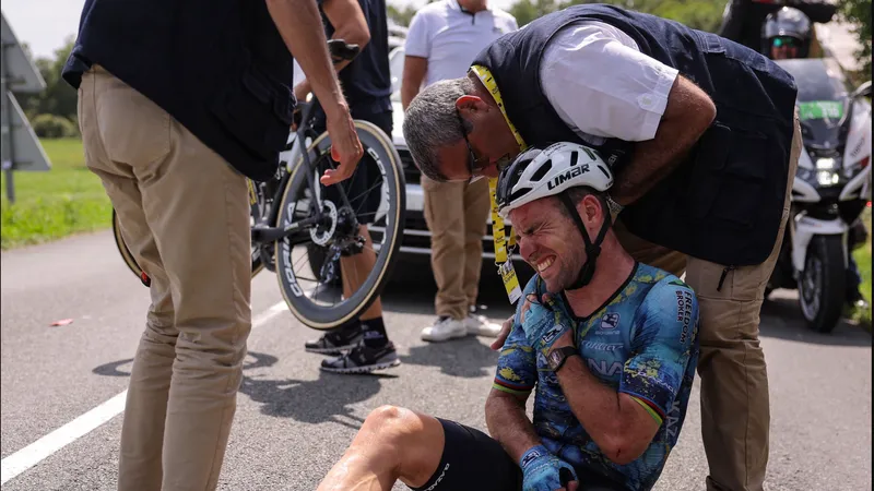 Mark Cavendish gặp nạn ở chặng 8